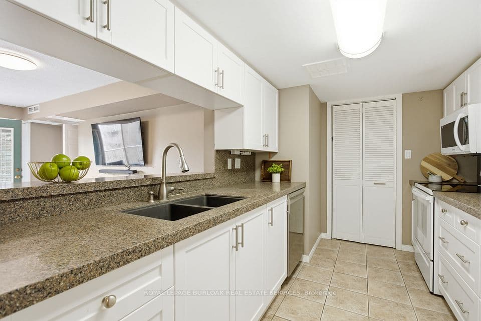 216 Plains Road W F304, Burlington, ON L7T 4M1 – photo 3