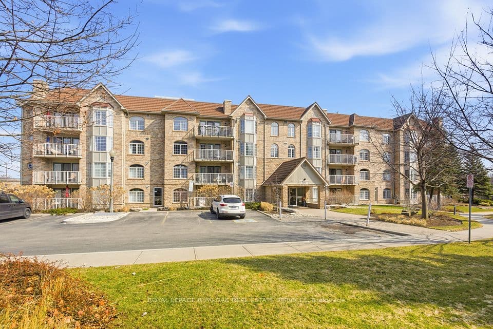 216 Plains Road W F304, Burlington, ON L7T 4M1 – main photo