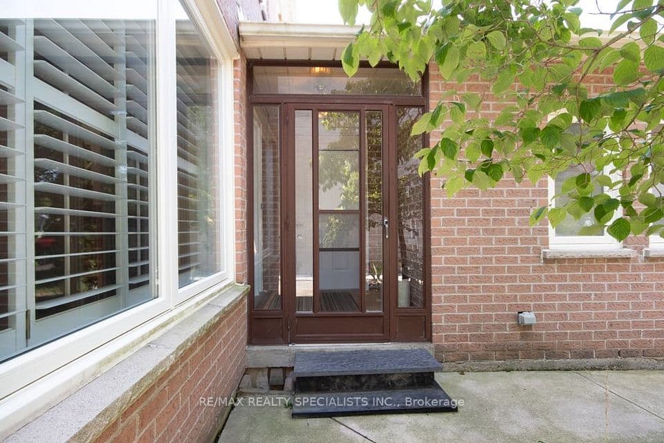 358 Erin Street, Oakville, ON L6H 4P9 – photo 3