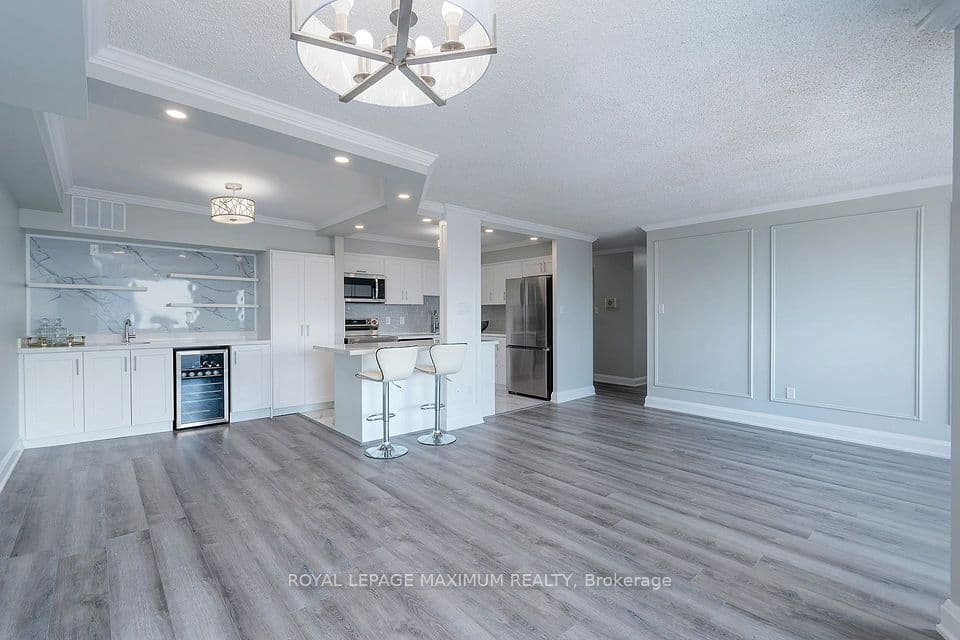50 Elm Drive E 1205, Mississauga, ON L5A 3X2 – main photo