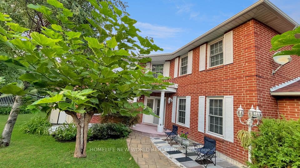 14 Madrid Crescent, Brampton, ON L6S 2X4 – photo 2