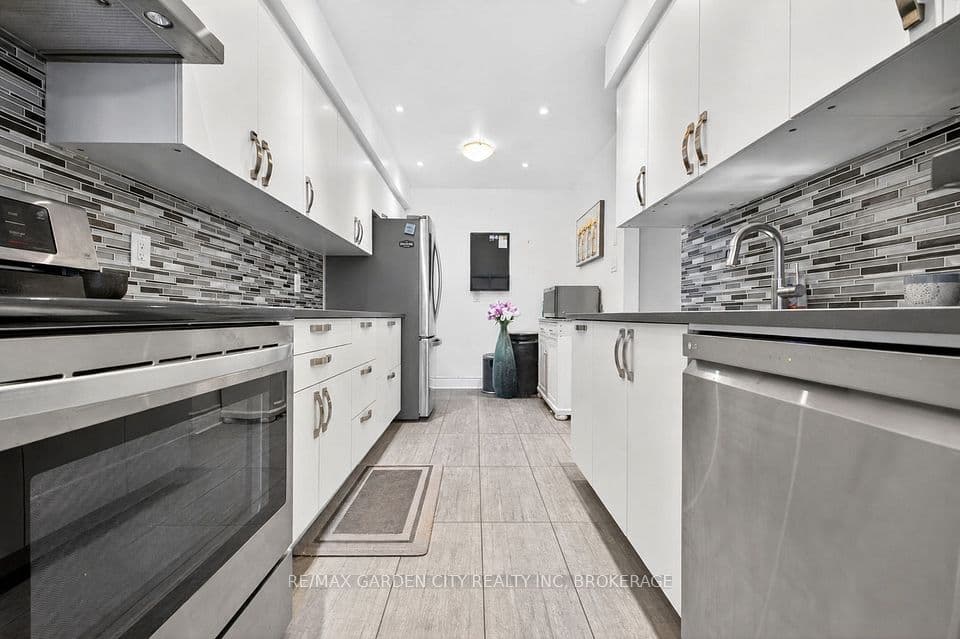 3008 Palmer Drive 8, Burlington, ON L7M 1L2 – main photo
