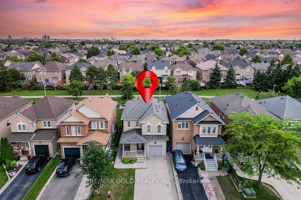 48 Redfinch Way, Brampton, ON L7A 2B2 – main photo