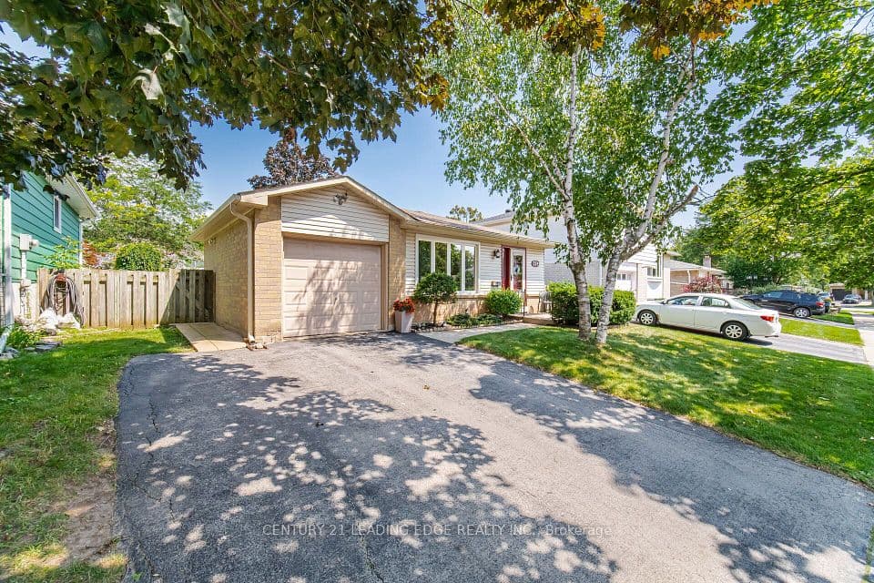 3245 Lansdown Drive, Burlington, ON L7M 1K1 – main photo