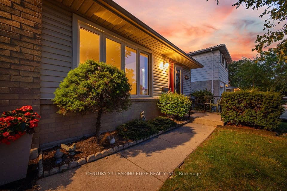 3245 Lansdown Drive, Burlington, ON L7M 1K1 – photo 3