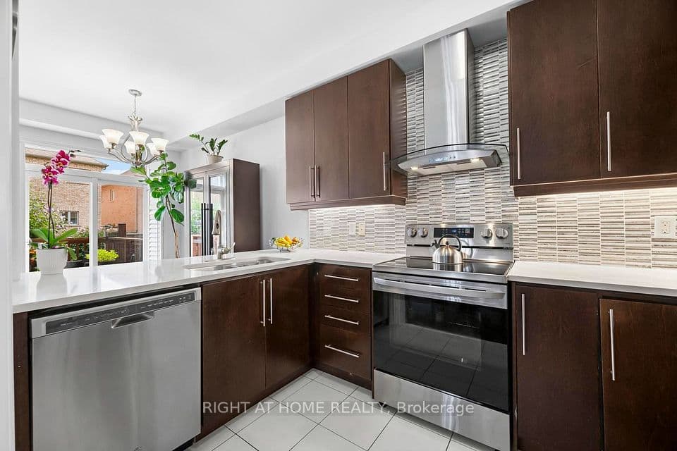 41 Coastline Drive, Brampton, ON L6Y 0T6 – main photo