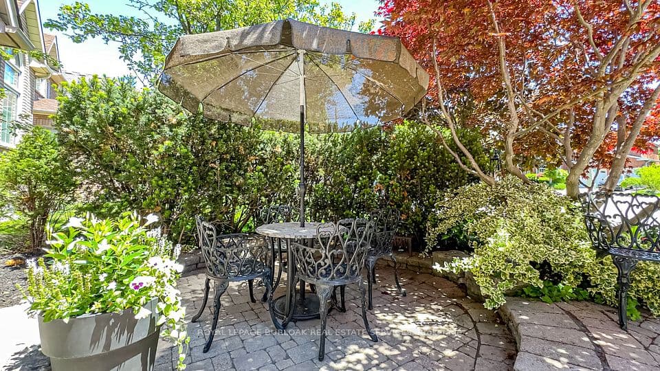 1729 Riverbend Court, Mississauga, ON L5M 5J1 – photo 3