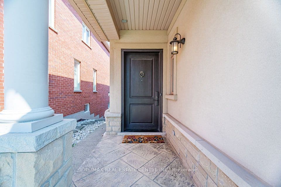2425 QUETICO Crescent, Oakville, ON L6M 0R4 – photo 3