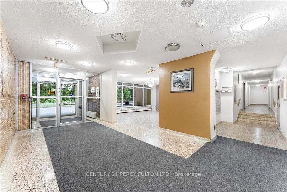 15 London Green Court 705, Toronto, ON M3N 1K4 – photo 3