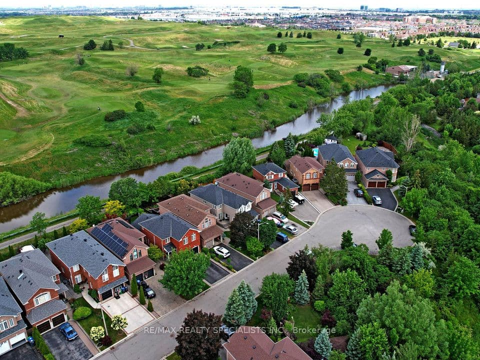 1169 Barnswallow Court, Mississauga, ON L5V 2J6 – main photo