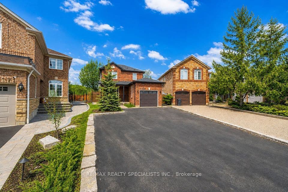 1169 Barnswallow Court, Mississauga, ON L5V 2J6 – photo 3
