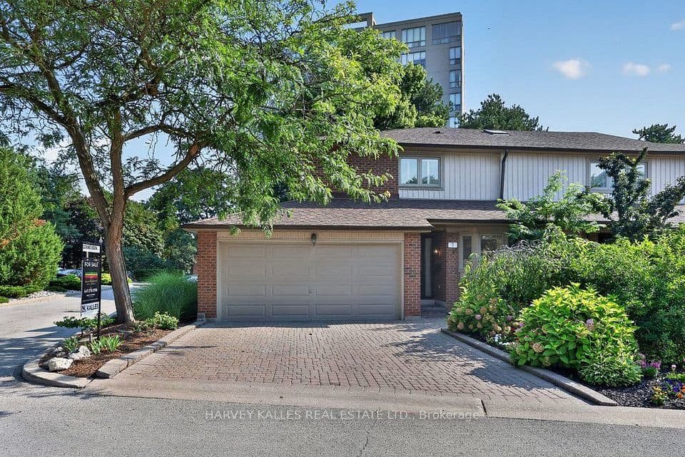 1160 Walden Circle 1, Mississauga, ON L5J 4J9 – main photo