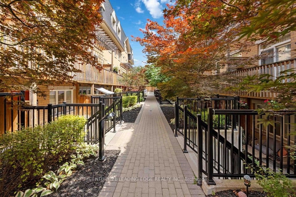 380 Hopewell Avenue 121, Toronto, ON M6E 2S2 – main photo