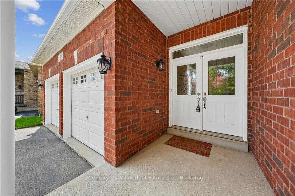 2350 Valleyridge Drive, Oakville, ON L6M 5C1 – photo 2