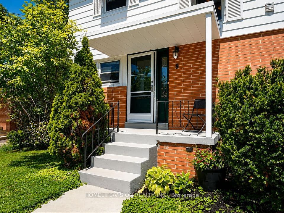 9 Lyndfield Crescent, Brampton, ON L6W 2P4 – photo 3