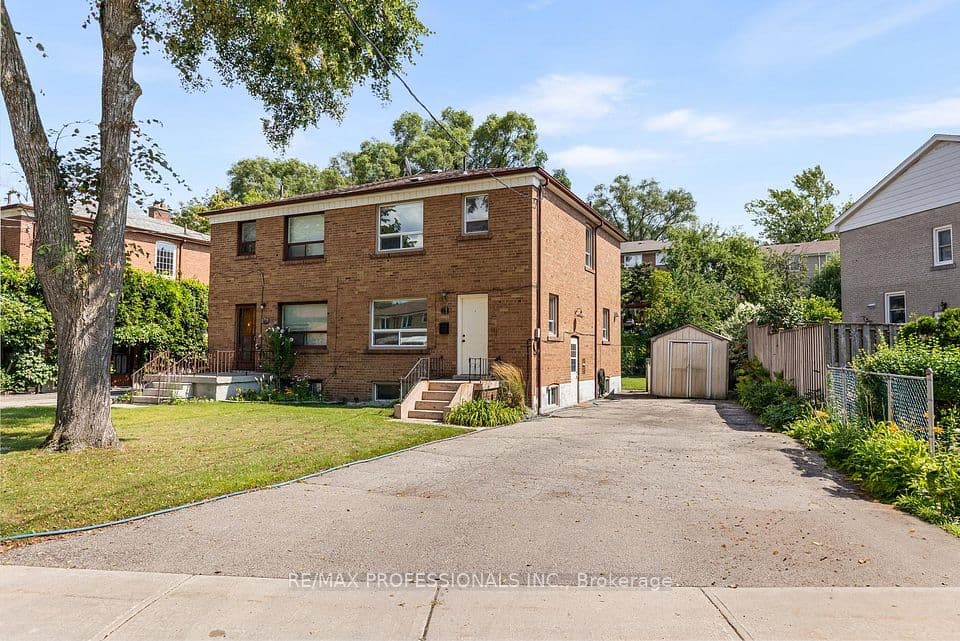 21 Brendwin Road, Toronto, ON M6N 4V6 – main photo
