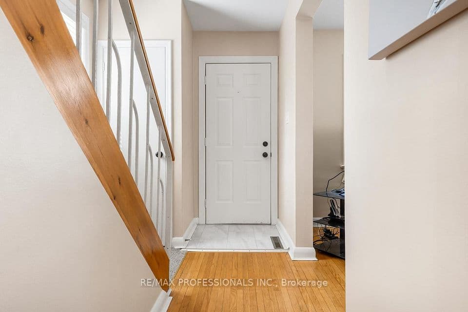 21 Brendwin Road, Toronto, ON M6N 4V6 – photo 2