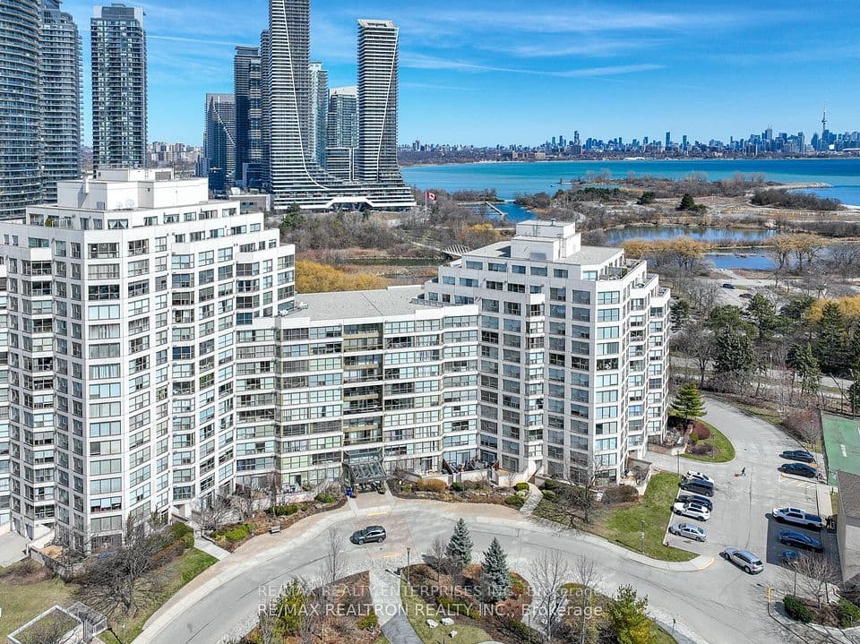 2261 Lake Shore Boulevard W 607, Toronto, ON M8V 3X1 – main photo