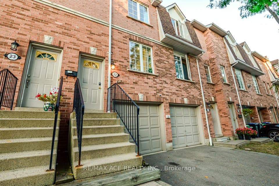 1525 South Parade Court 22, Mississauga, ON L5M 6E9 – photo 3