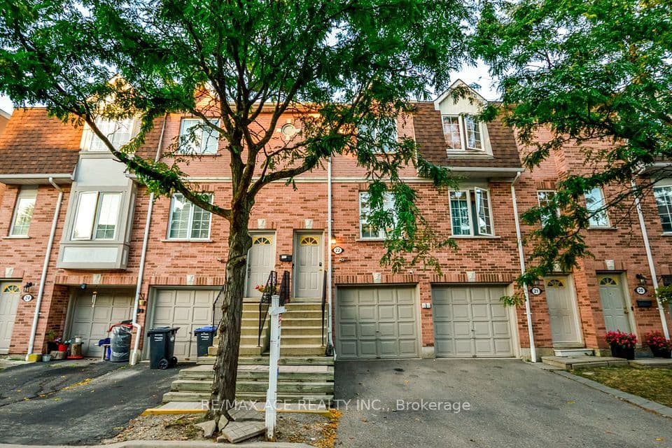 1525 South Parade Court 22, Mississauga, ON L5M 6E9 – main photo