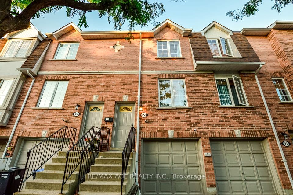 1525 South Parade Court 22, Mississauga, ON L5M 6E9 – photo 2