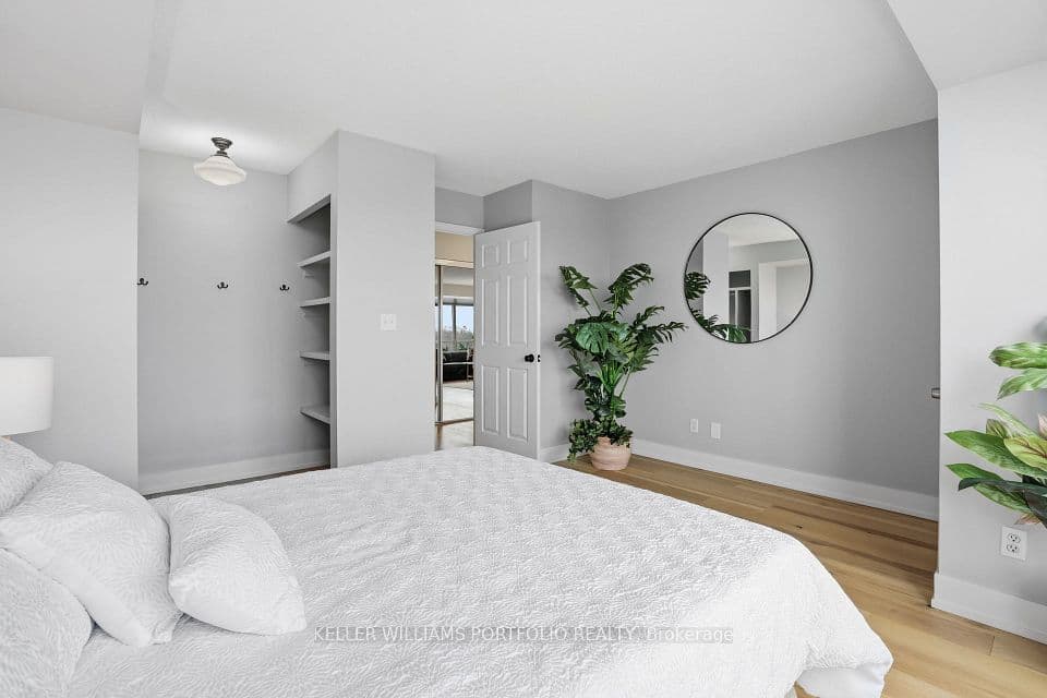190 Manitoba Street 802, Toronto, ON M8Y 3Y8 – photo 3