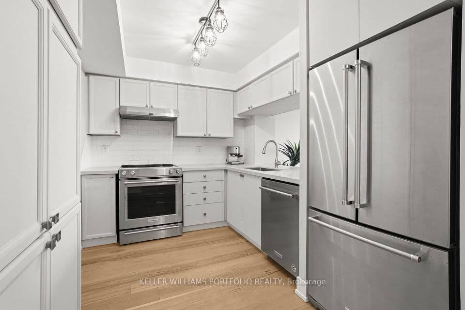 190 Manitoba Street 802, Toronto, ON M8Y 3Y8 – photo 2
