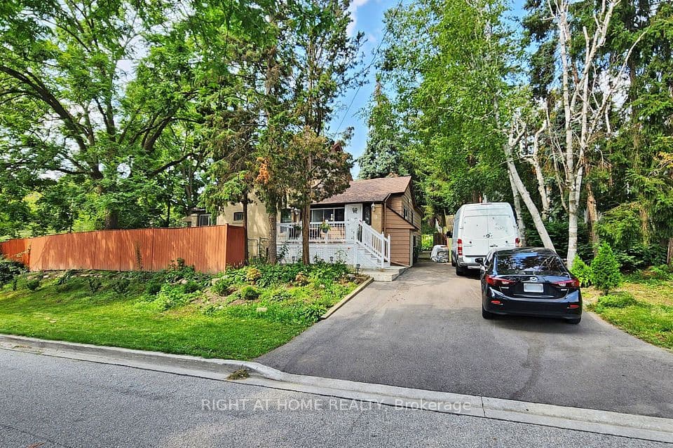 1 Edgebrook Drive, Toronto, ON M9V 1E1 – photo 2