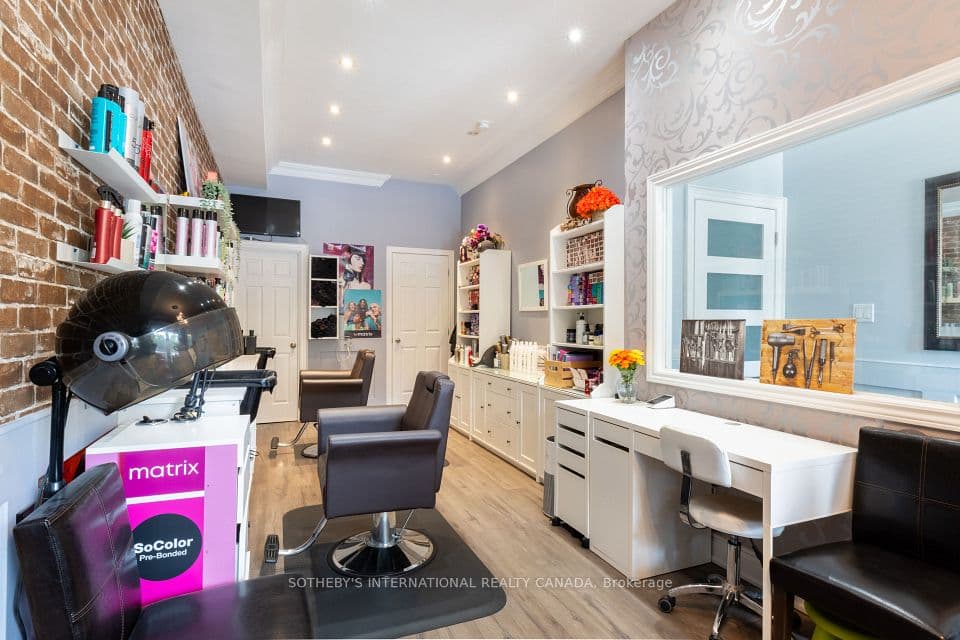 960A The Queensway, Toronto, ON M8Z 1P5 – photo 2