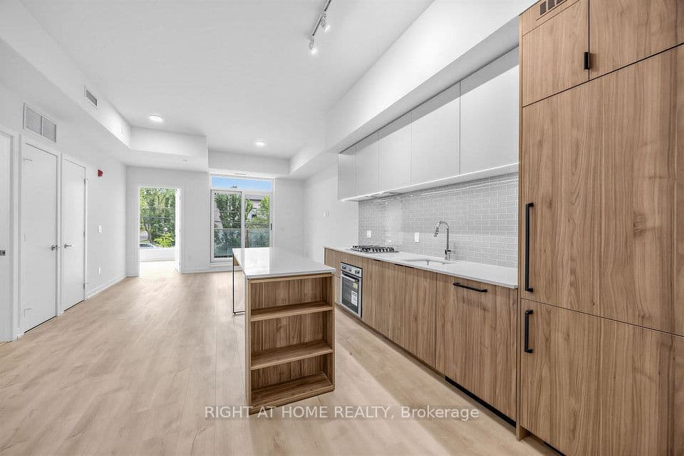722 Marlee Avenue 207, Toronto, ON M6B 3J7 – photo 3