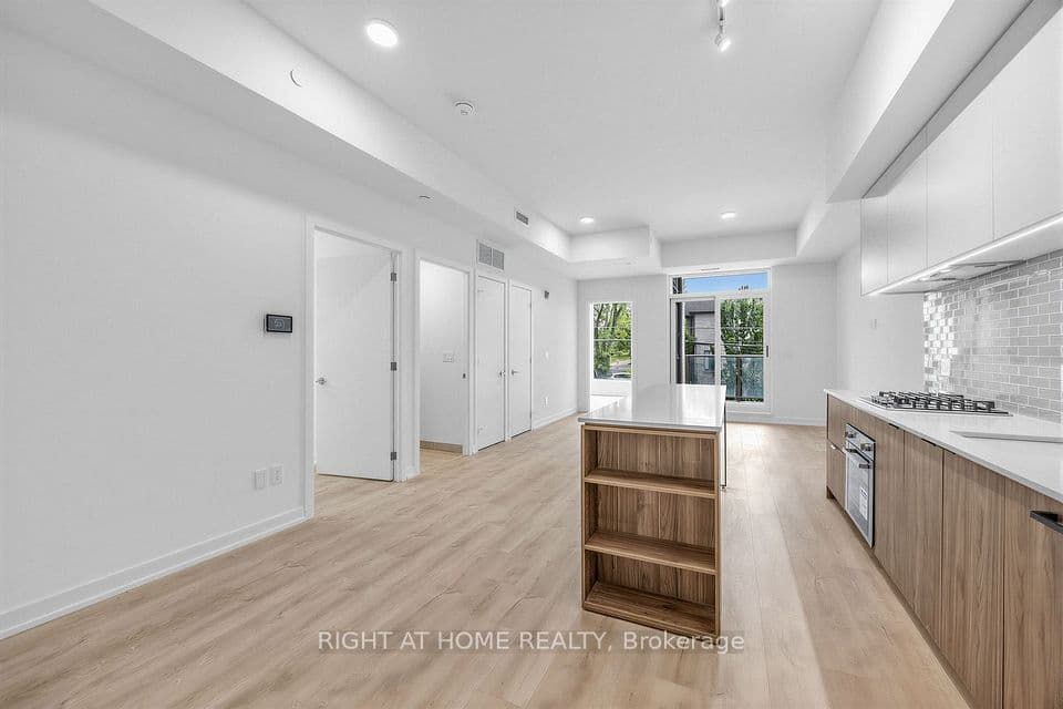 722 Marlee Avenue 207, Toronto, ON M6B 3J7 – photo 2