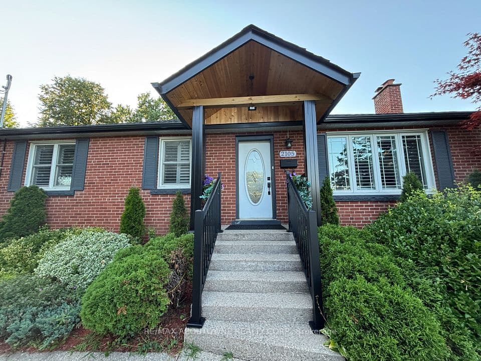 2105 Maplewood Drive, Burlington, ON L7R 2C6 – photo 2