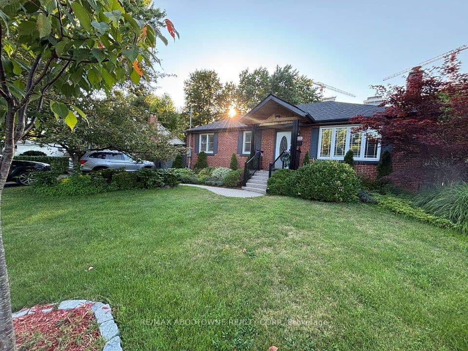 2105 Maplewood Drive, Burlington, ON L7R 2C6 – photo 3