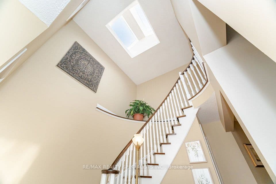 5612 Shillington Drive, Mississauga, ON L5R 3N4 – photo 2