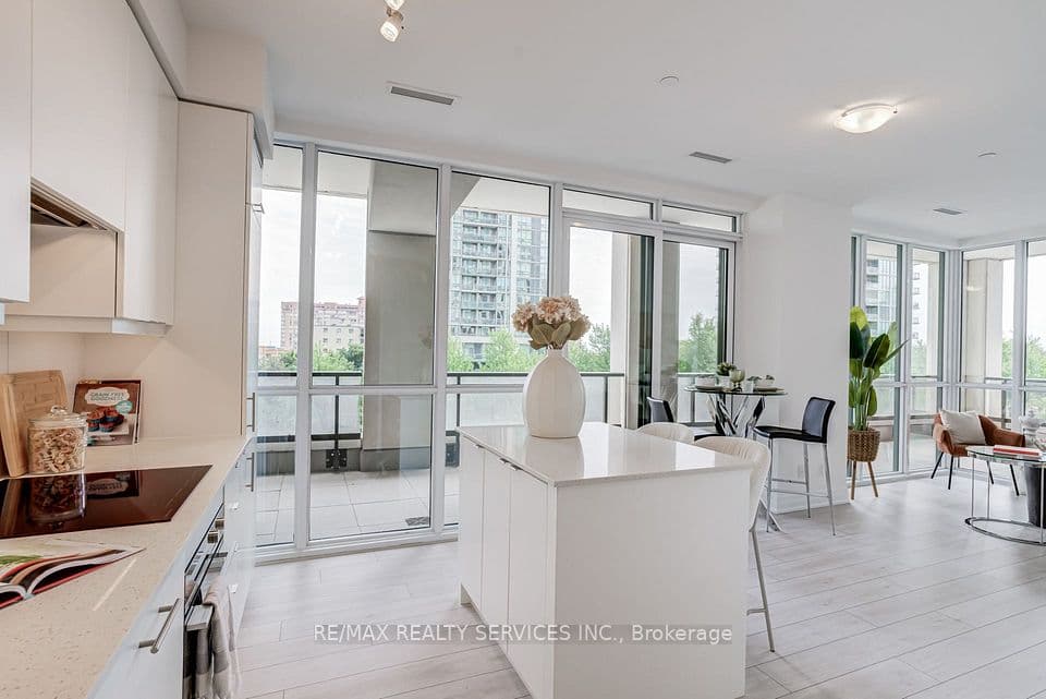 30 Elm Drive W 308, Mississauga, ON L5B 0N6 – main photo