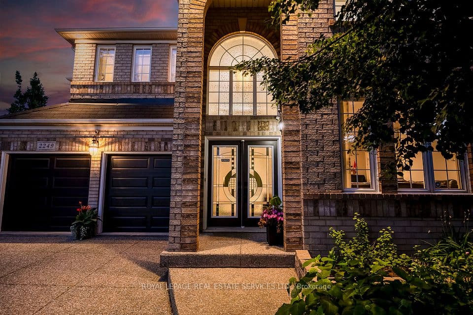 2249 Glazebrook Circle, Oakville, ON L6M 5B5 – photo 3