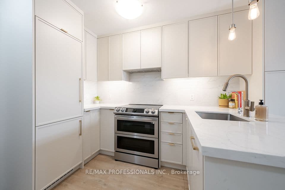 73 Washington Avenue 405, Oakville, ON L6K 1W5 – photo 3