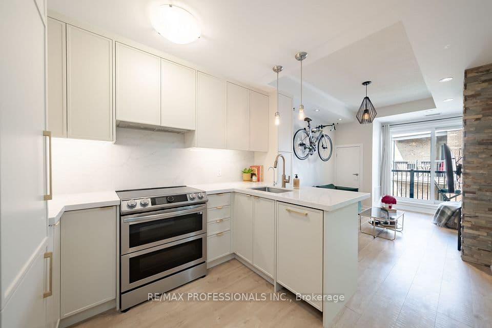 73 Washington Avenue 405, Oakville, ON L6K 1W5 – photo 2