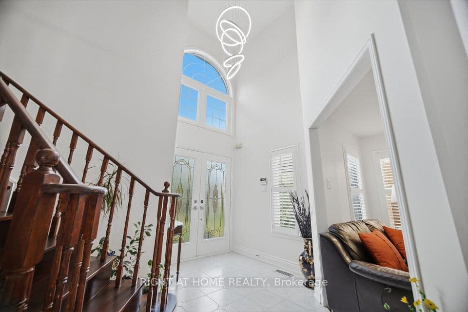 6379 Alderwood Trail, Mississauga, ON L5N 6W9 – photo 2