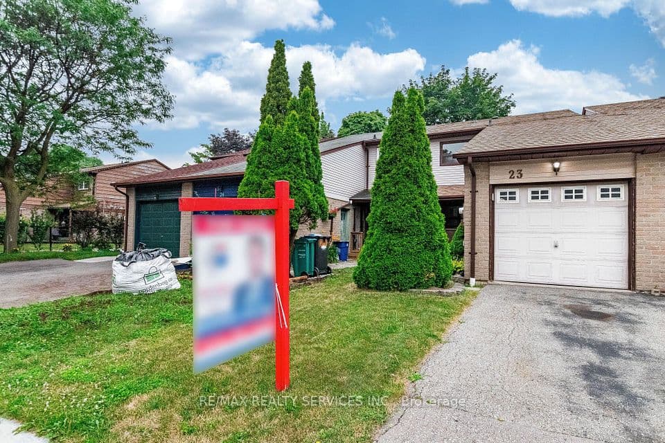 23 Scottsdale Court, Brampton, ON L6W 3R8 – photo 2