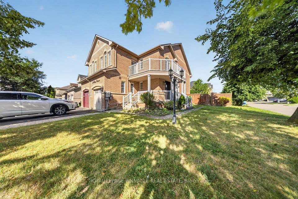 23 Prince Crescent, Brampton, ON L7A 2C9 – photo 3