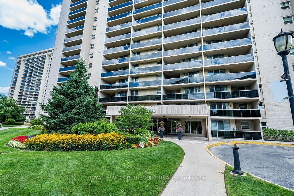 299 Mill Road 210, Toronto, ON M9C 4V9 – main photo