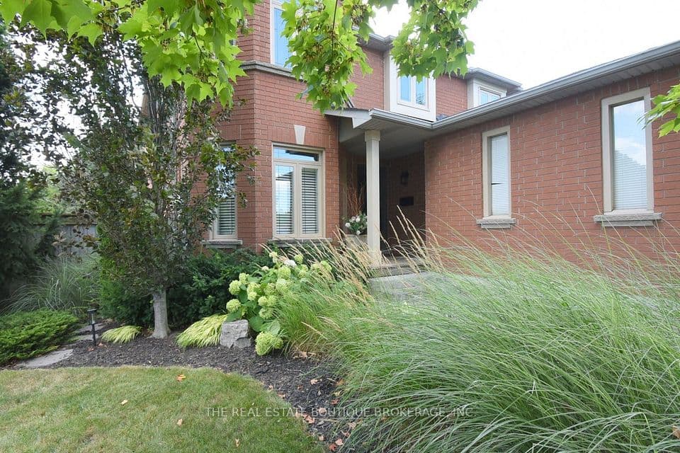 470 Amanda Crescent, Burlington, ON L7L 6H5 – photo 2