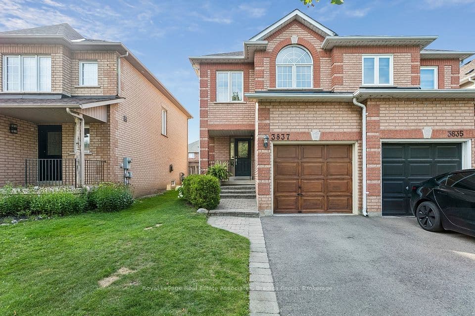 3837 Forest Bluff Crescent, Mississauga, ON L5N 7V1 – main photo