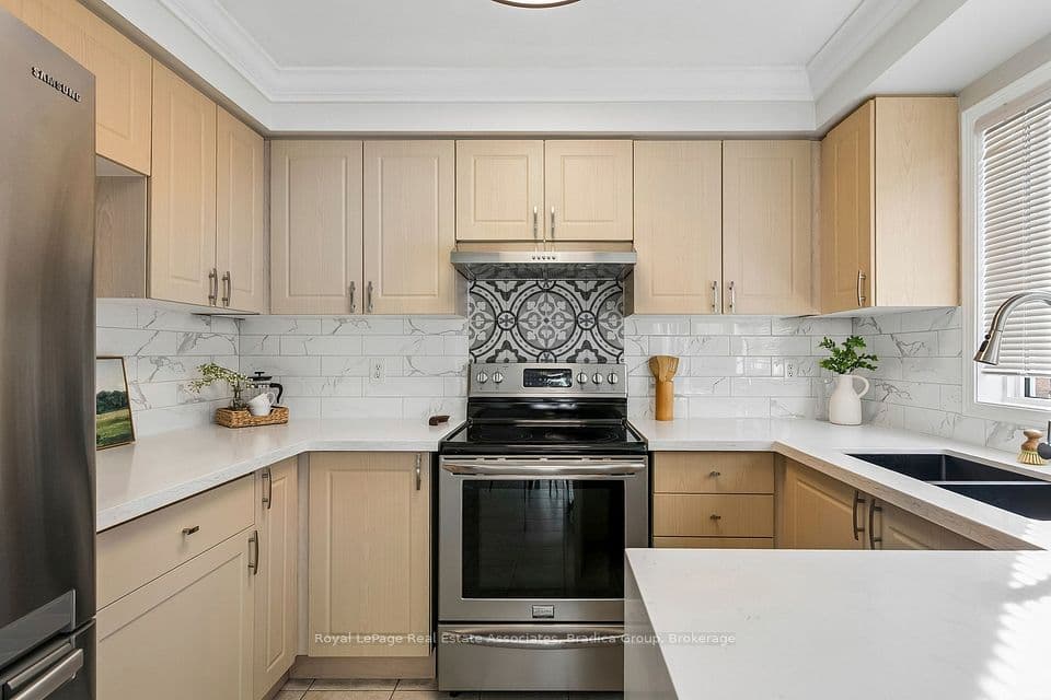 3837 Forest Bluff Crescent, Mississauga, ON L5N 7V1 – photo 3