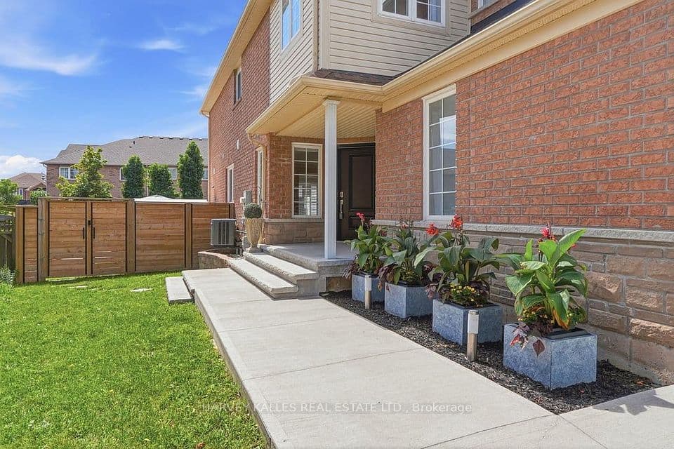 2033 Redstone Crescent, Oakville, ON L6M 5B2 – photo 2