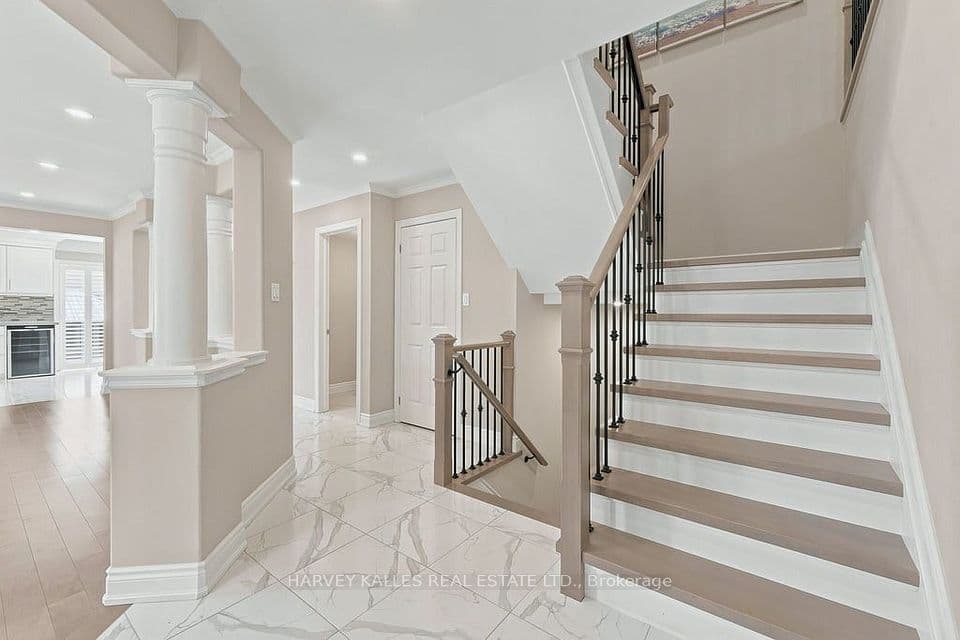 2033 Redstone Crescent, Oakville, ON L6M 5B2 – photo 3