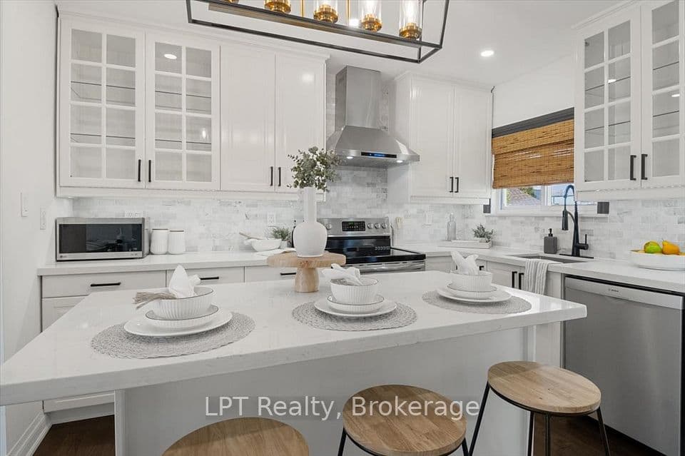 667 Wickens Avenue, Burlington, ON L7T 3T1 – main photo