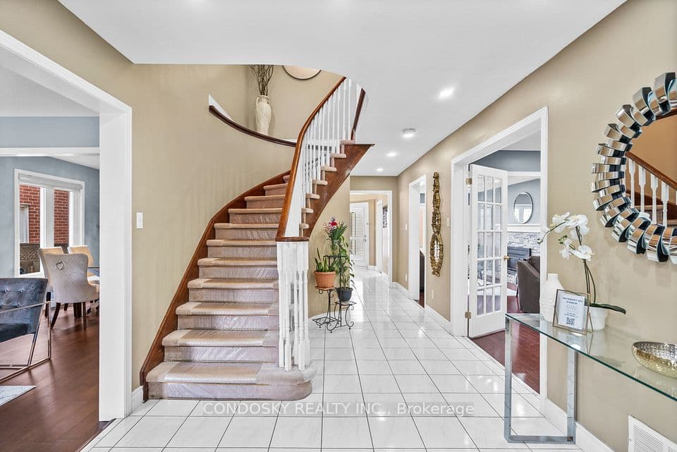 6182 Duford Drive, Mississauga, ON L5V 1A5 – photo 2