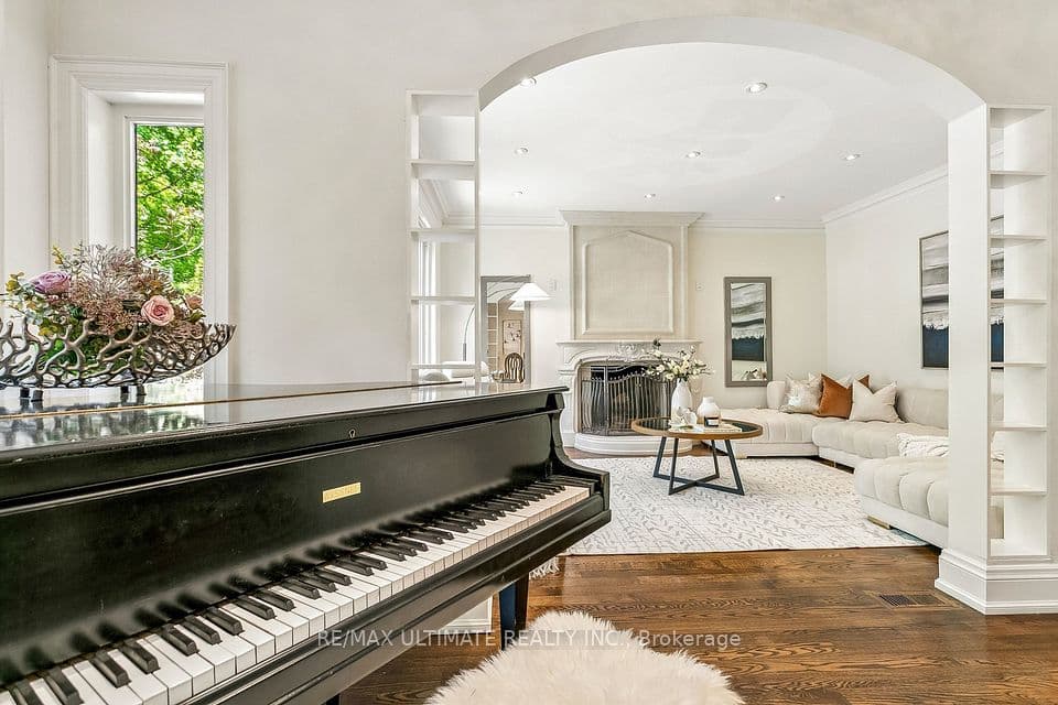 73 Bonnyview Drive, Toronto, ON M8Y 3G7 – main photo